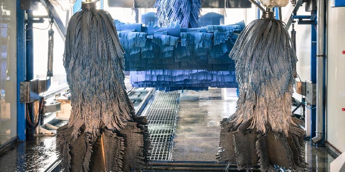 NETTOYAGE DE VOITURE AUX ROULEAUX